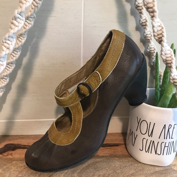 Fly London Leather Vintage Heel Pump Shoes - Picture 5 of 13